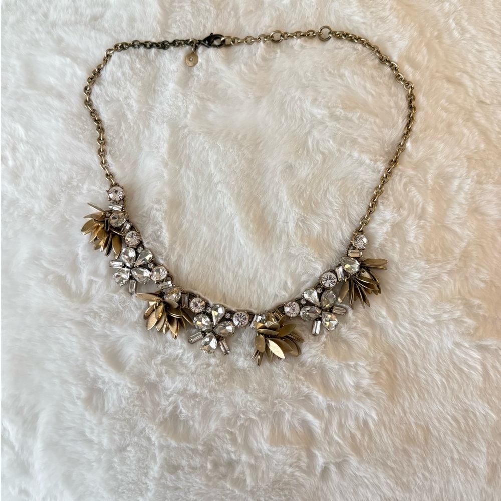Elegant Gold and Crystal Necklace